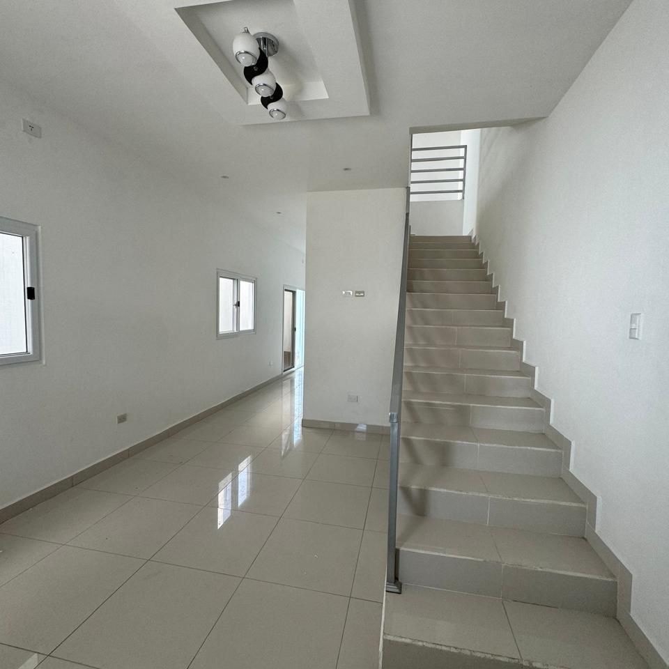 Se Alquila Townhouse En Colonia  Jardines del Valle