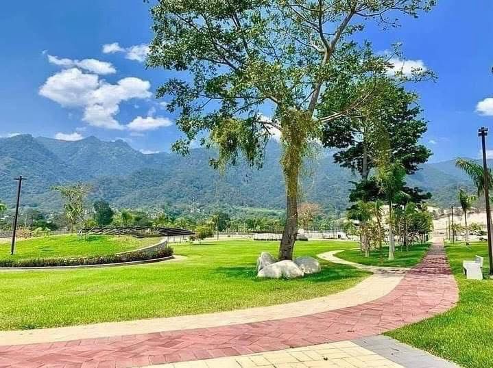 Se Vende Terreno de Esquina En Residencial Bosques de Jaragua