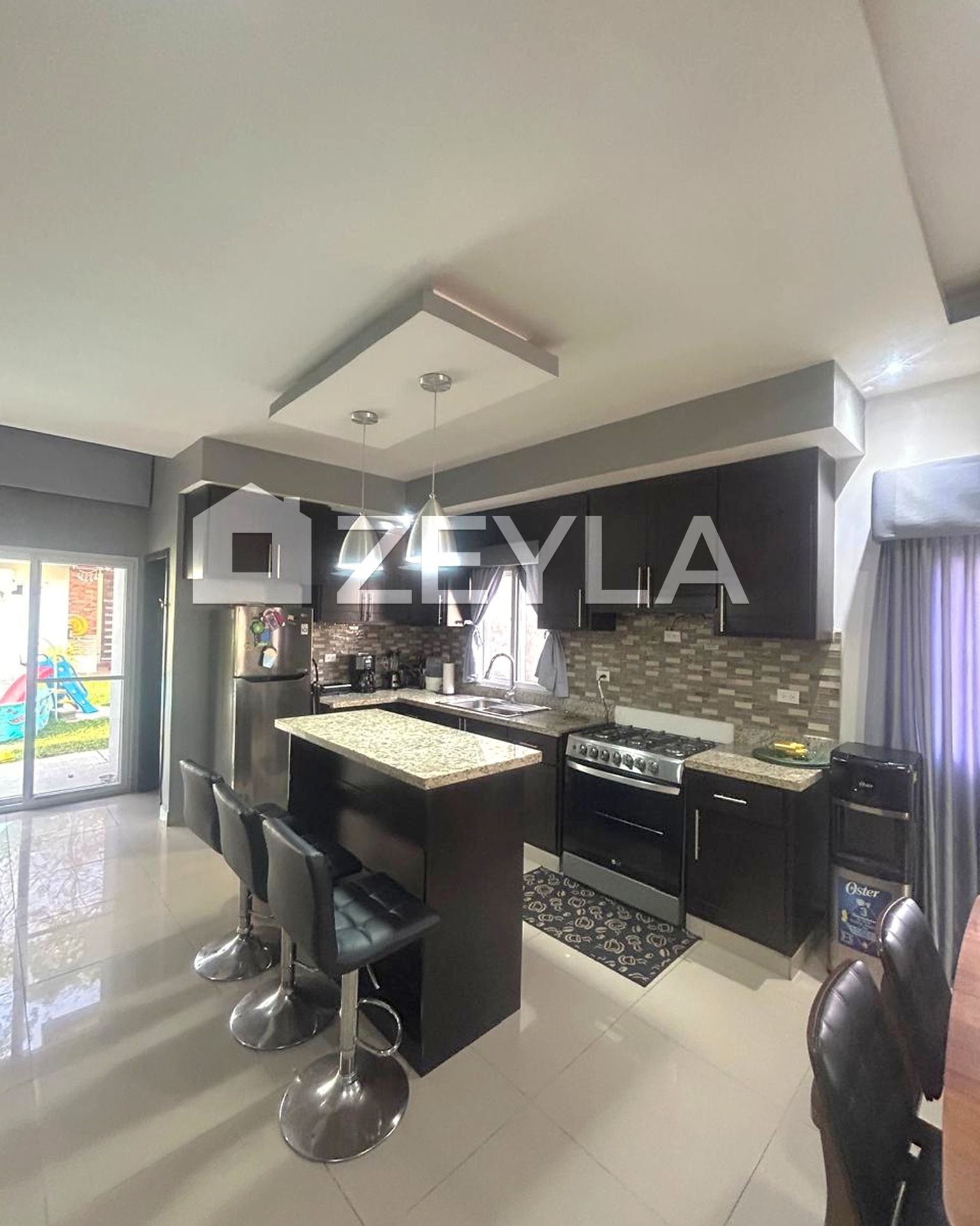 Se Vende Casa De Dos Niveles En Residencial Campisa