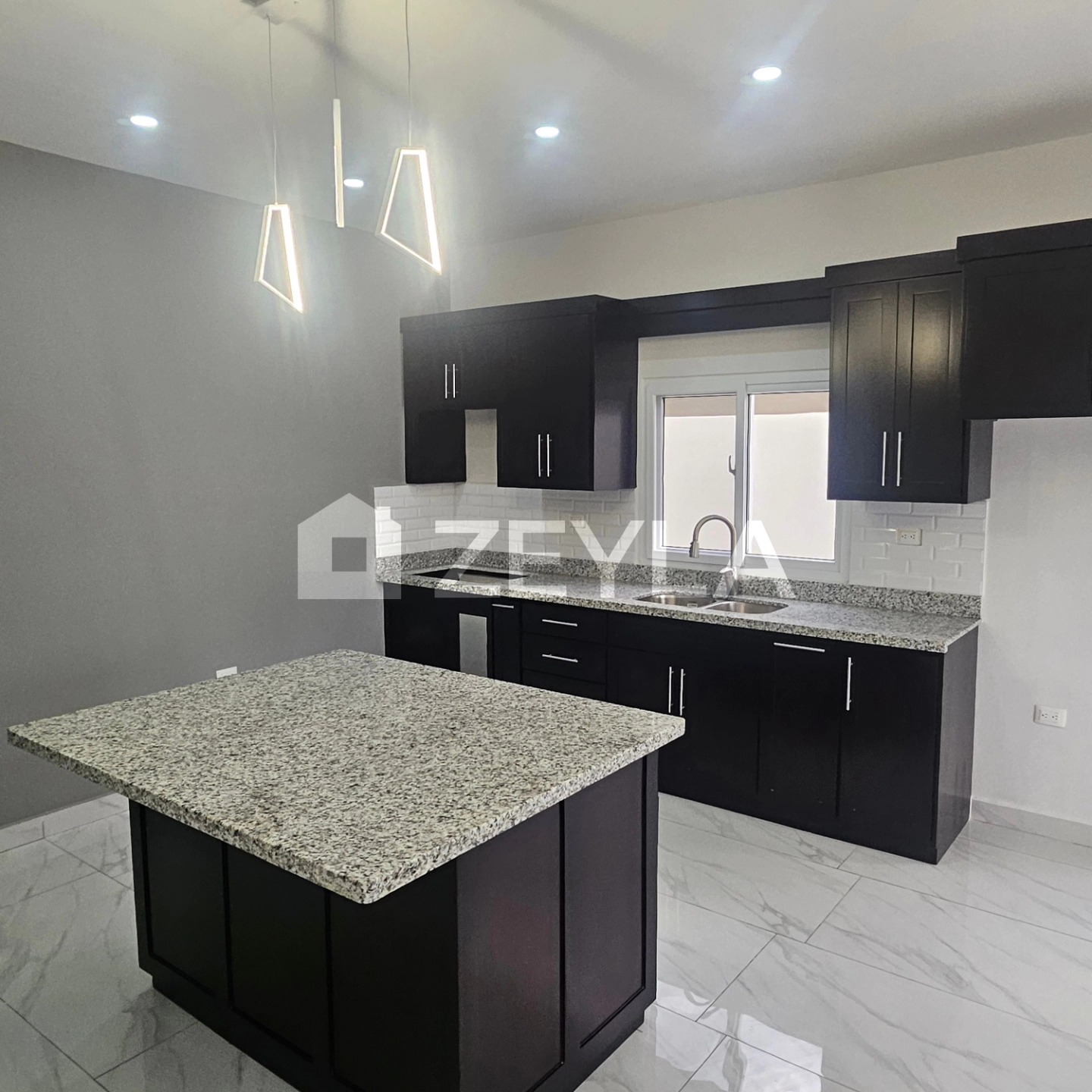Preventa En Residencial Altos De Valencia